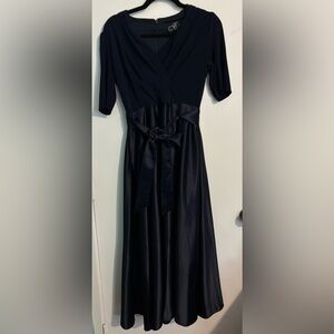 Alex Evenings Womens Sz 8 Navy Short Sleeve V-neck Full Satin Skirt Formal Dress